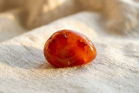 Les bienfaits de la cornaline : vertus et propriétés en lithothérapie