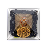 Orgonite Pyramide en Tourmaline Noire et Cristal de Roche – Fleur de Vie et Protection Énergétique