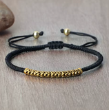 Schwarzes handgeflochtenes tibetisch-buddhistisches Armband