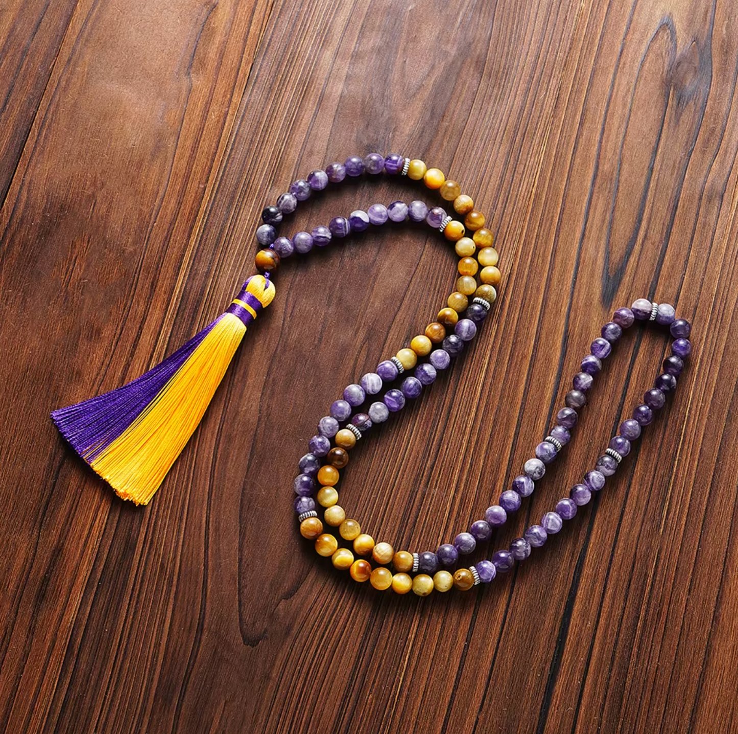 Mala-Erhebung in Amethyst und Goldachat 