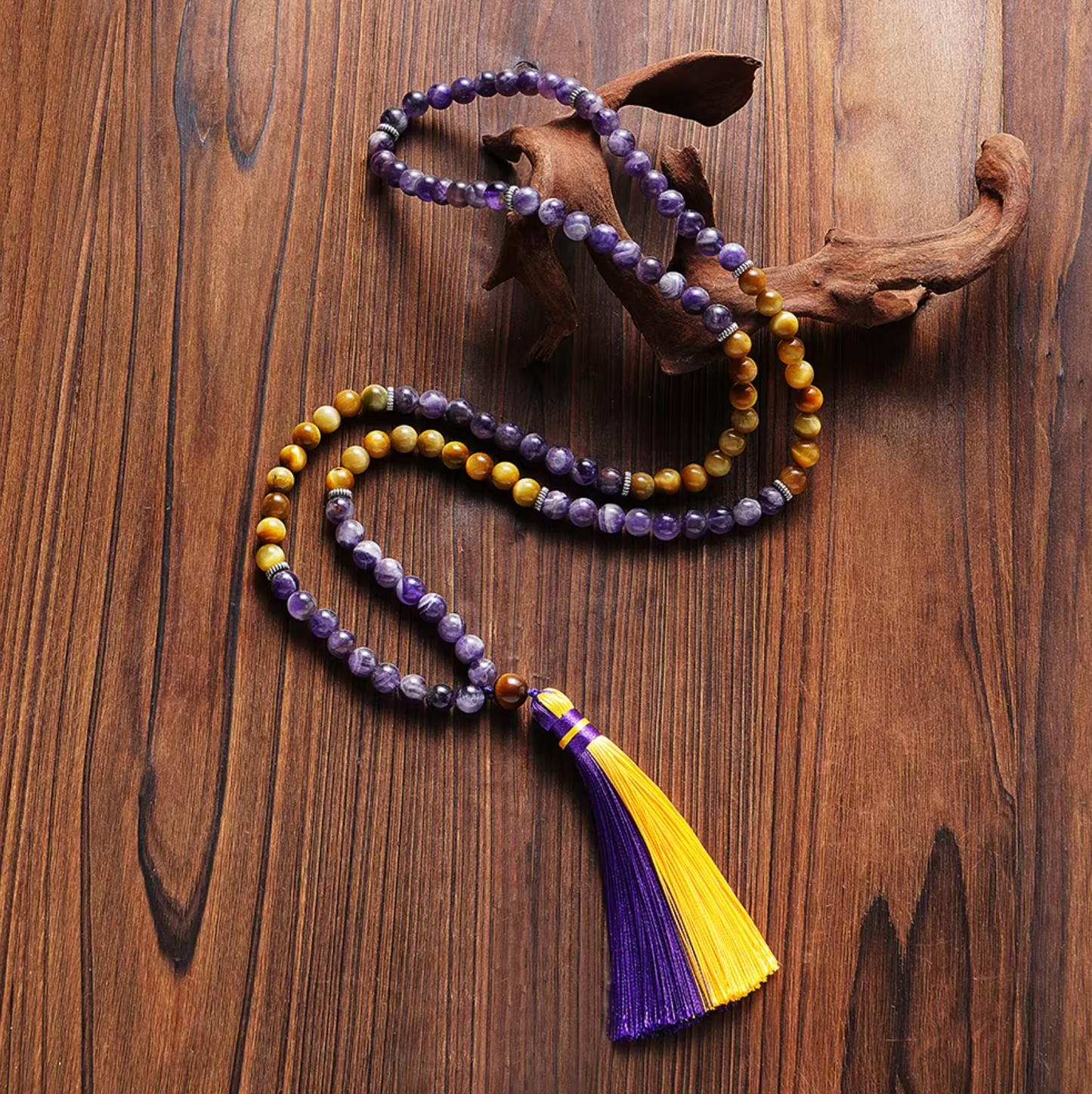 Mala-Erhebung in Amethyst und Goldachat 