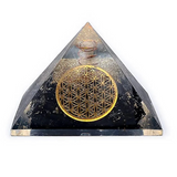 Orgonite Tourmaline Noire et Cristal de Roche – Fleur de Vie et Protection Énergétique, pyramide noire avec moi, motif fleur de vie doré.