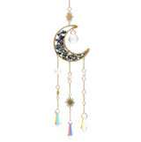 Attrape-Soleil Lune en Lapis Lazuli et Cristal doré, avec pendentifs et perles suspendus à chaîne, éclats prismatiques.