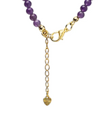 Collier améthyste avec pendentif soleil doré et chaîne rallonge à maillons, acabarté d’un petit cœur.