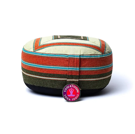 Coussin de méditation beige orange vert et bleu à motifs géométriques - univers tibet