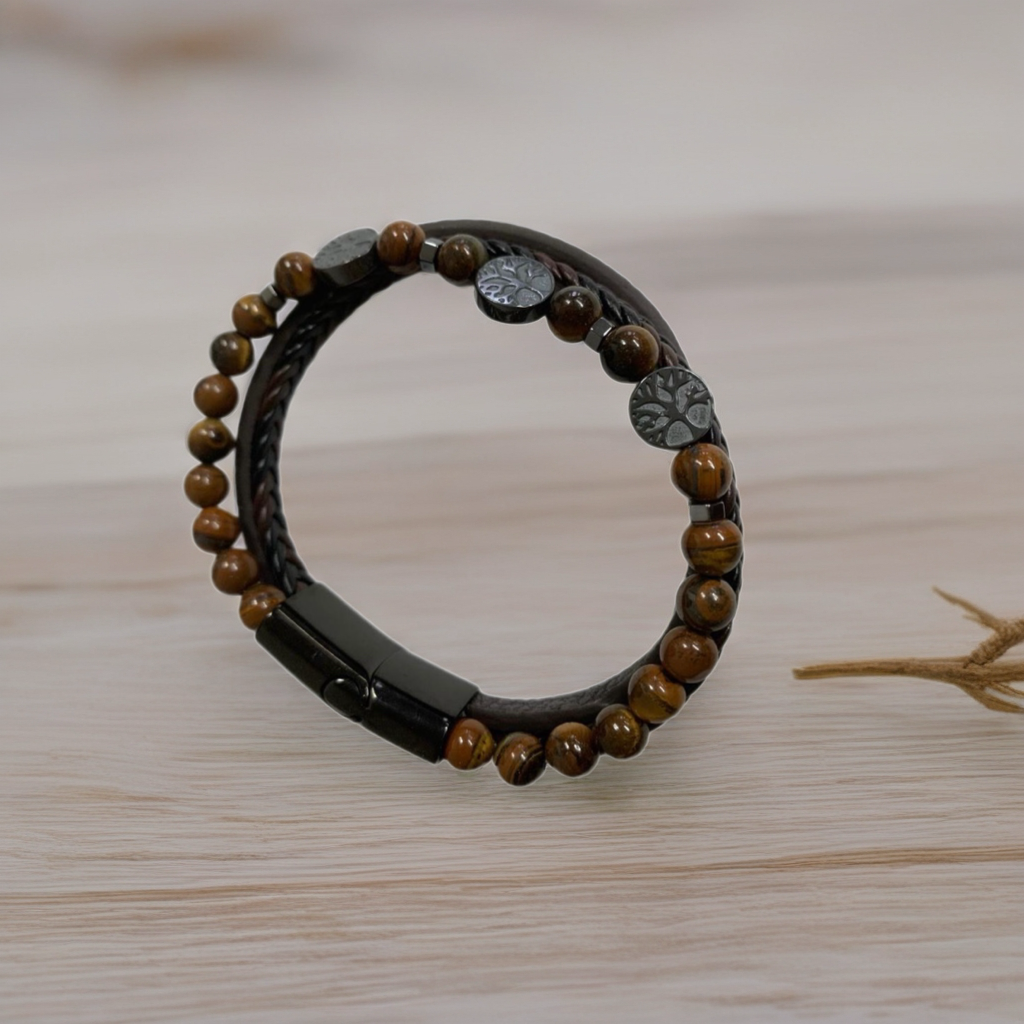 Bracelet double tour en bois œil de tigre et cuir noir, orné de perles et médaillons arbre de vie.