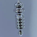 Pendule de Thot : détail d’une pièce argentée brilliante avec embout en pointe et sphère au sommet.